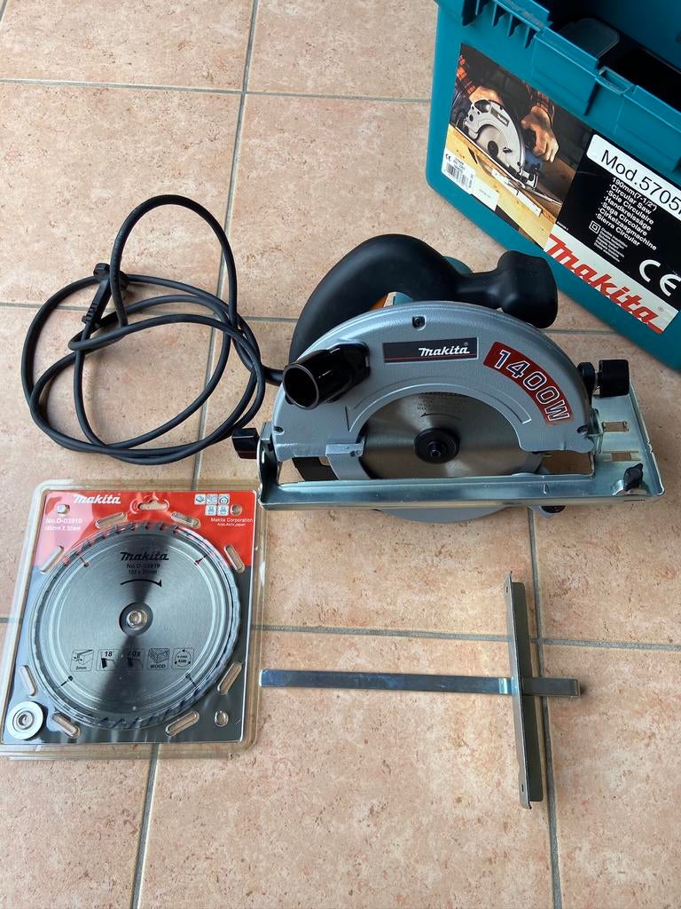 Cirkelzaag Makita 5705RK, Doe-het-zelf en Bouw, Gereedschap | Zaagmachines, Ophalen, Nieuw, Cirkelzaag