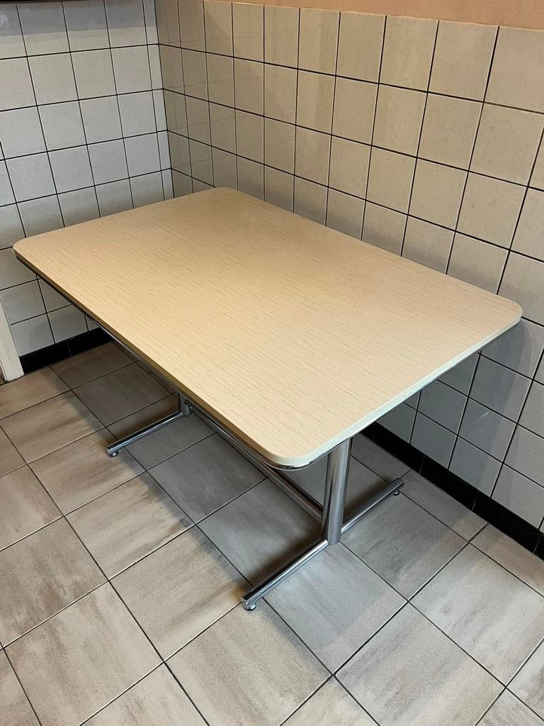 Belle table avec structure en fer, Maison & Meubles, 100 à 150 cm, Quatre personnes, Comme neuf, Enlèvement