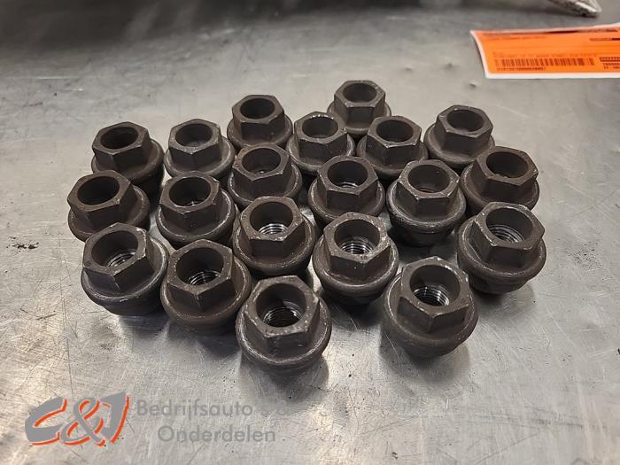 Écrou de roue d'un Ford Transit, Autos : Pièces & Accessoires, Freins & Transmission, -, 3 mois de garantie, -, -