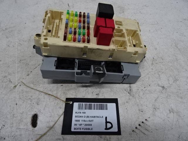 BOITIER FUSIBLES Alfa Romeo 159 (939AX) (60681000), Autos : Pièces & Accessoires, Électronique & Câbles, Alfa Romeo, Utilisé