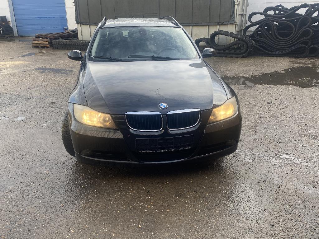 BMW 318i 2006, Auto's, BMW, Zwart, 4 cilinders, Zwart, 5 deurs