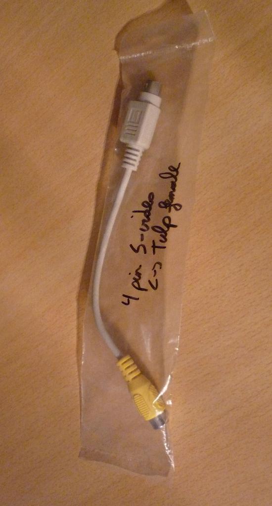 Adapter 4-pins S-video van naar Tulp Cinch RCA female, Ophalen of Verzenden