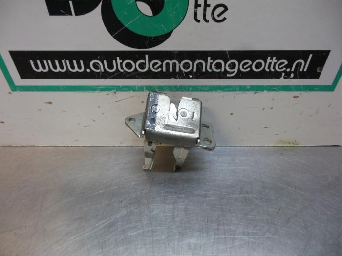 Slotvanger Achterklep van een Toyota Yaris (Yaris 1 00-), Gebruikt, -, -, Ophalen of Verzenden