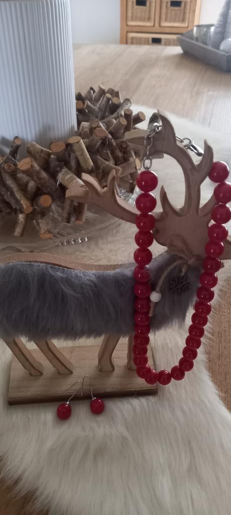 Collier de perles avec boucles d'oreilles rouges, Bijoux, Sacs & Beauté, Enlèvement ou Envoi, Rouge