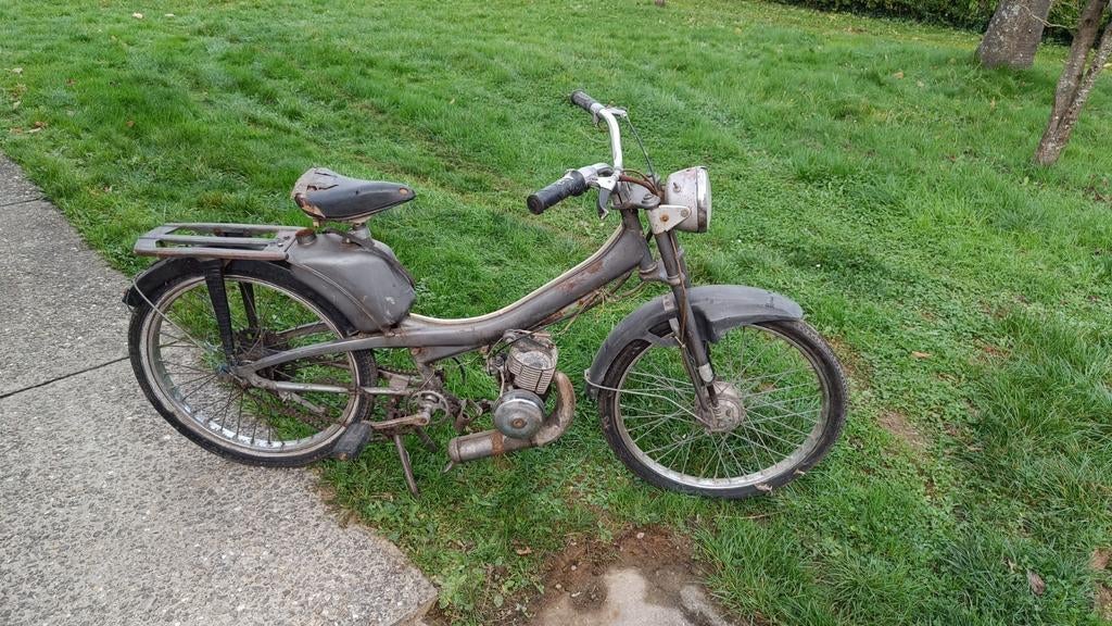 Mobilette Motobecane pentin motobécane, Motos