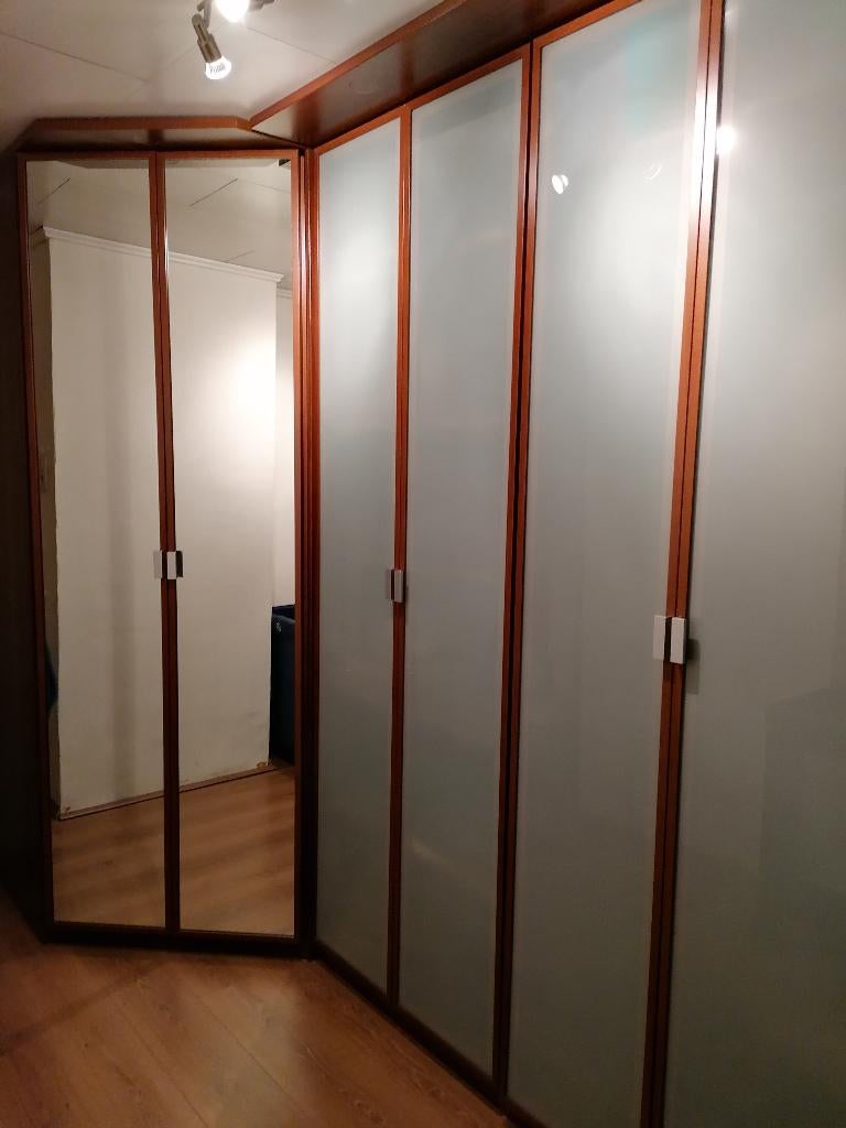 Deux armoires pratiques avec nombreux espaces de rangement, Avec tablette(s), 100 à 150 cm, Enlèvement, Utilisé