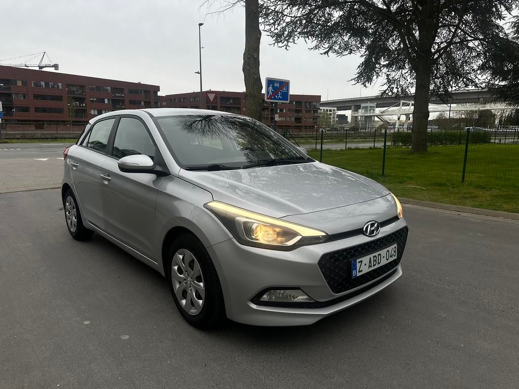 HYUNDAI i20 • EURO 6b • 1.2 ESSENCE •, Autos, Hyundai, Entreprise, Achat, i20, ABS, Régulateur de distance, Airbags, Air conditionné