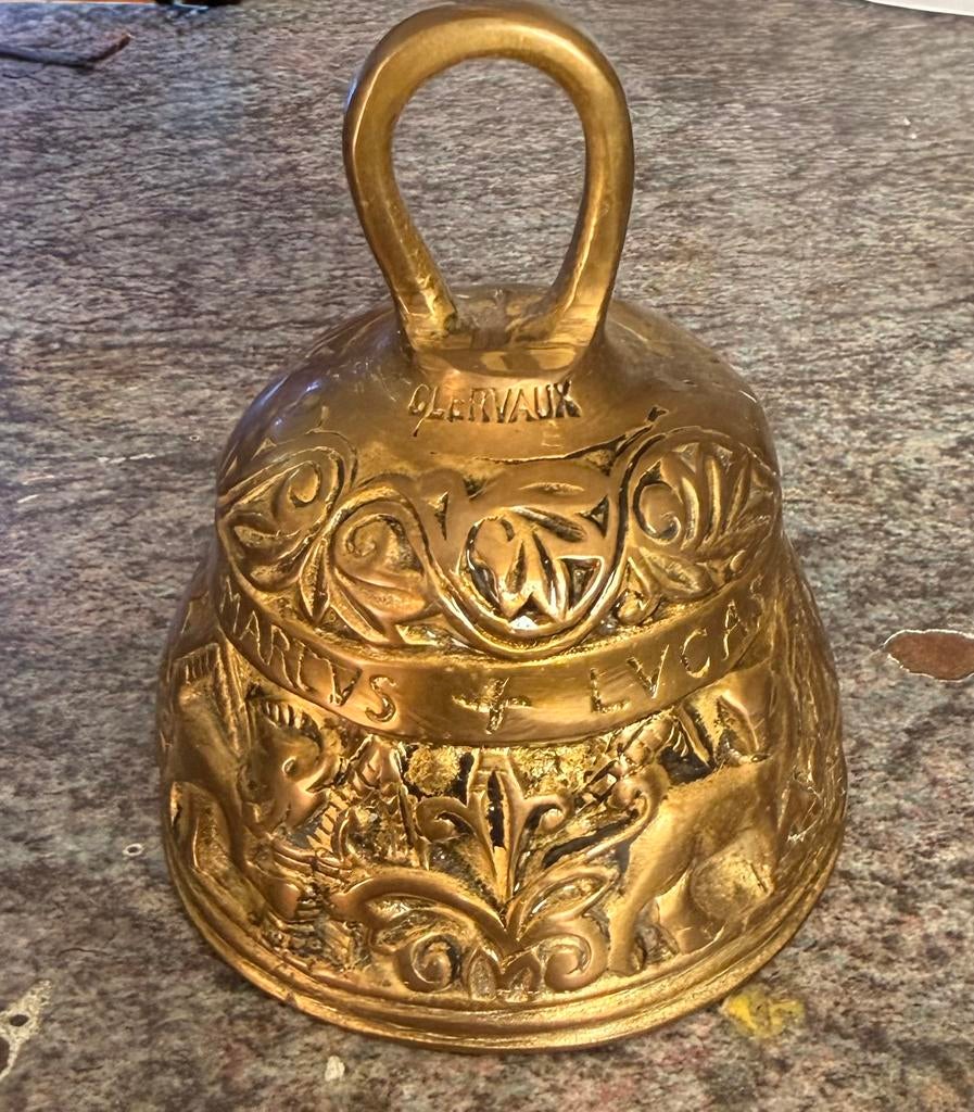 Cloche ancienne, Enlèvement, Bronze