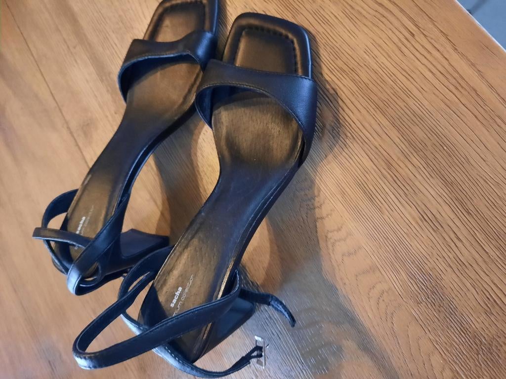 Elegante zwarte sandaal maat 39, Kleding | Dames, Schoenen, Ophalen, Nieuw, Zwart