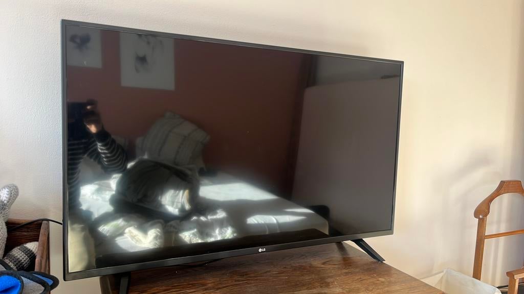 Tv hd smart LG 43 pouce 108cm et suport mural rotatif, Enlèvement, Comme neuf, LG, Smart TV