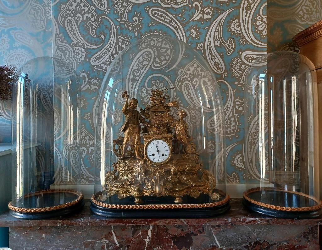 Antieke grote glazen stolpen, Enlèvement