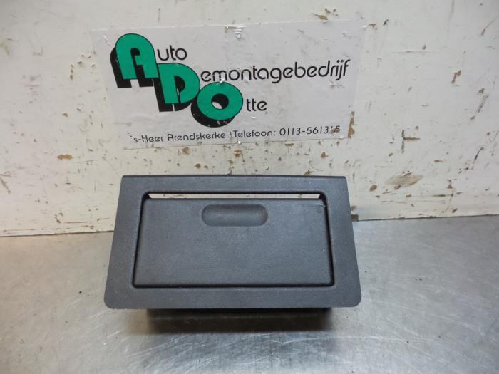 Cendrier arrière d'un BMW 3-Serie (3-Serie 90-), Autos : Pièces & Accessoires, -, Utilisé, -, Enlèvement ou Envoi