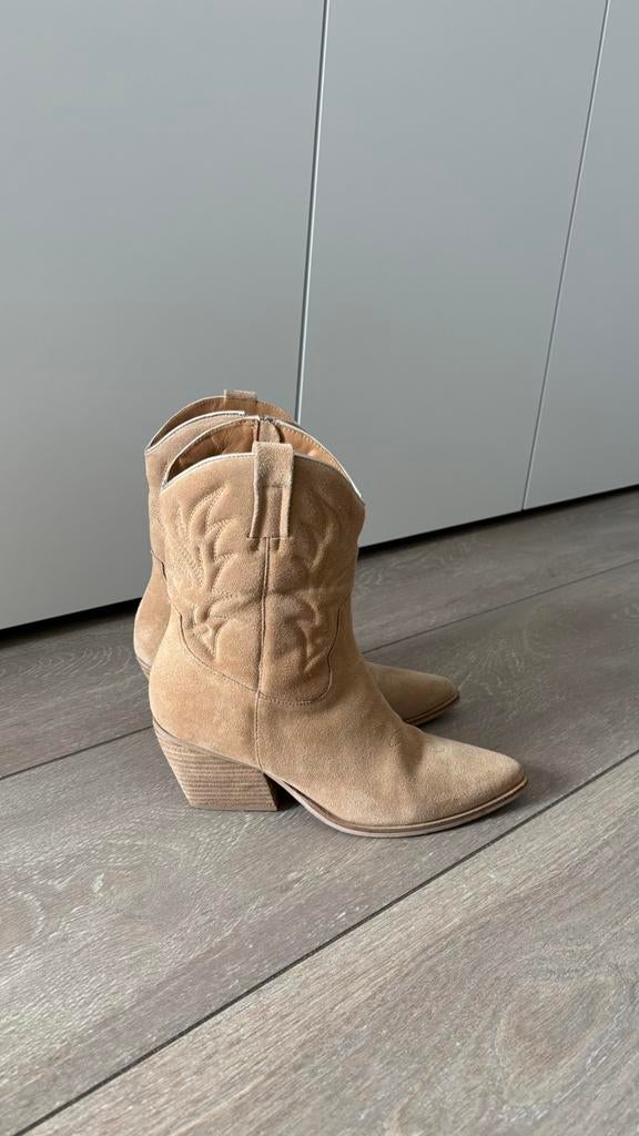 Cowboy boots ( daim beige) 41, Ophalen, Beige, Lage of Enkellaarzen, Zo goed als nieuw