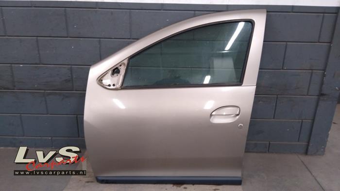 Portier 4Deurs links-voor van een Dacia Logan (TEHNK), Dacia, Gebruikt, -, Deur