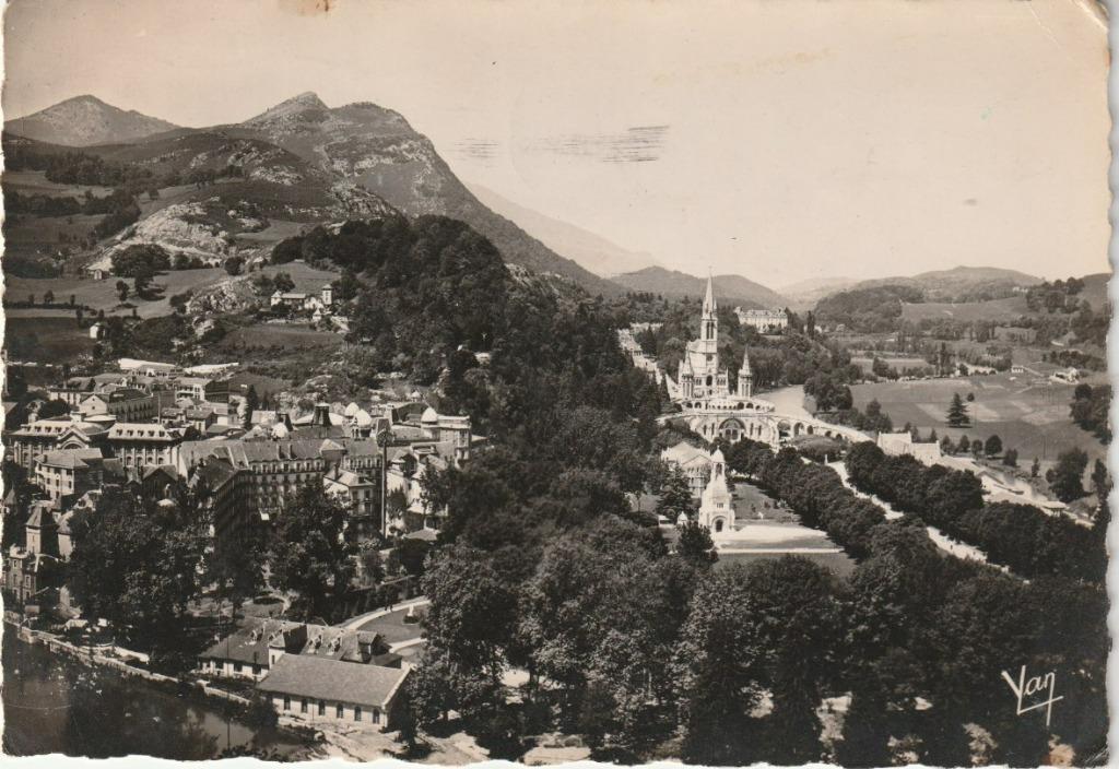 LOURDES     VUE GENERALE PRISE DU CHATEAU-FORT    1948, Enlèvement ou Envoi, 1940 à 1960, Affranchie, France