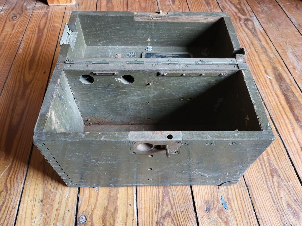 boîtier transport téléphone mdle 35, TchecoSlovaquie 2WW, Collections, Enlèvement ou Envoi