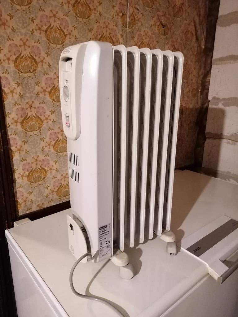 Delonghi olie verwarmingsradiator, 1500watt., Ophalen, 30 tot 80 cm, Hoog rendement (Hr), Radiator