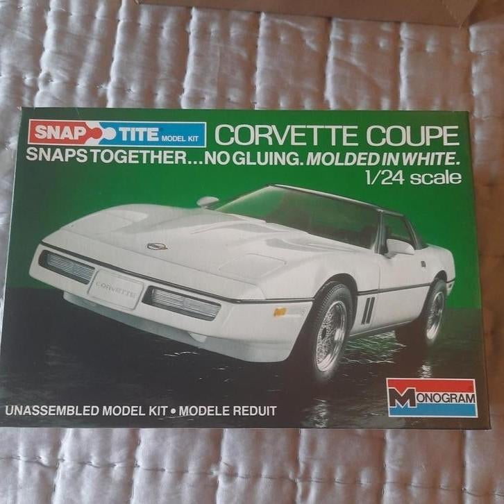 MONOGRAM 1/24 CORVETTE COUPE *VINTAGE*, Hobby en Vrije tijd, Modelbouw | Auto's en Voertuigen, Ophalen, Auto, Groter dan 1:32