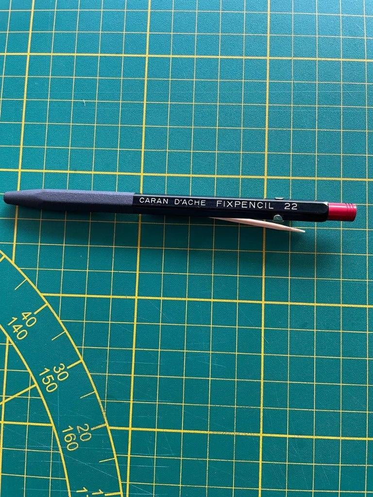 Vintage Caran d'Ache fixpencil 22 red push button, Collections, Enlèvement ou Envoi