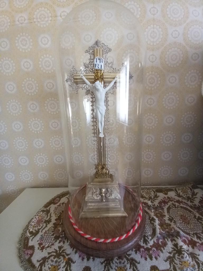 Crucifix avec cloche, Enlèvement