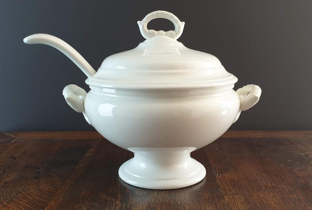 Boch Frères grote witte soepterrine met deksel en pollepel, Antiek en Kunst, Antiek | Keramiek en Aardewerk, Ophalen of Verzenden