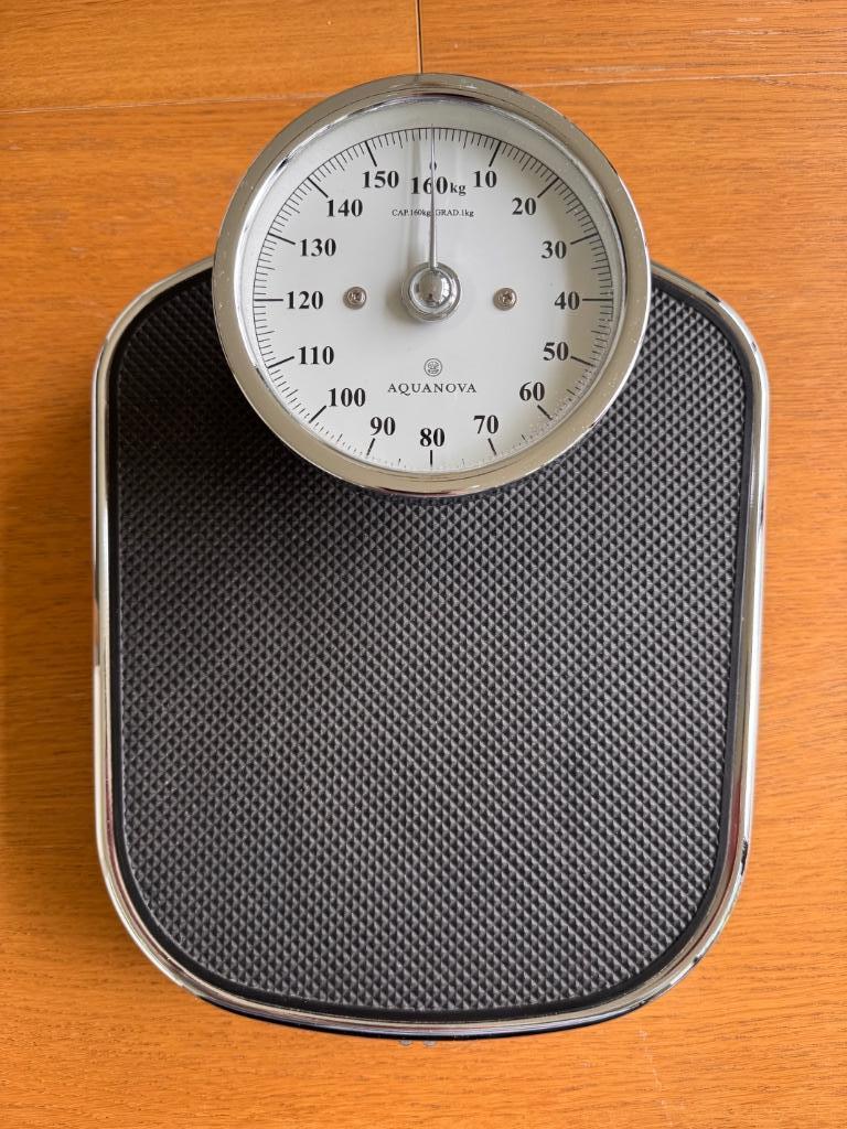 Aquanova Klassieke Weegschaal, Huis en Inrichting, Ophalen, Gebruikt, Grijs, Overige typen