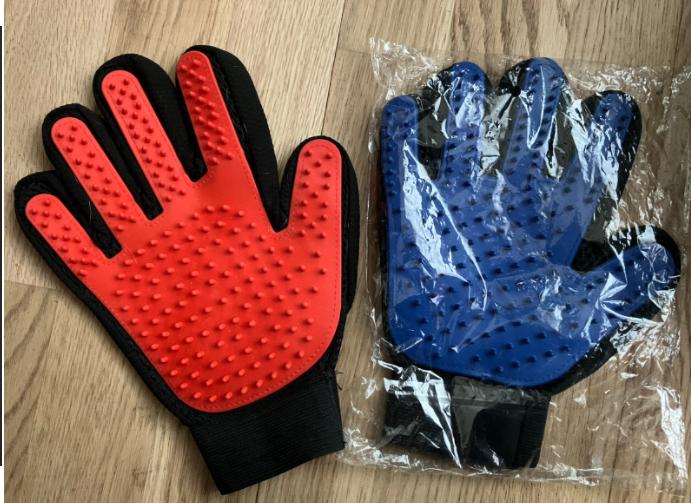2 gants toilettage chien NEUFS, Ophalen
