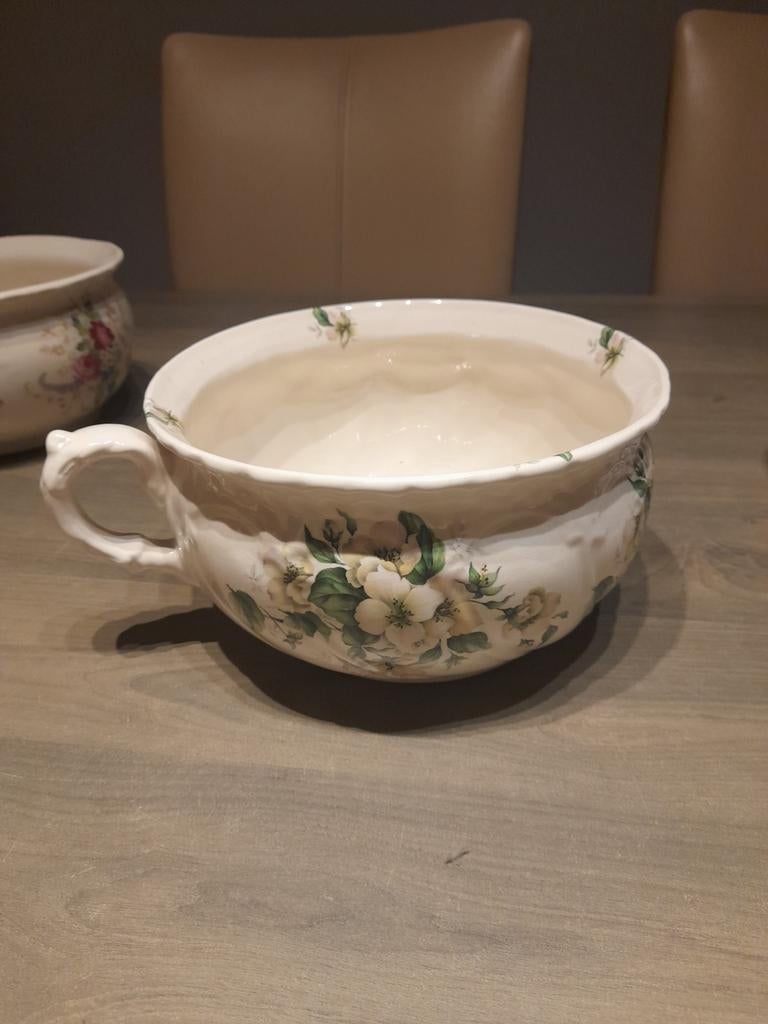 Bedpannen, nachtkastjes,olielamp, kaart assebak, Ophalen