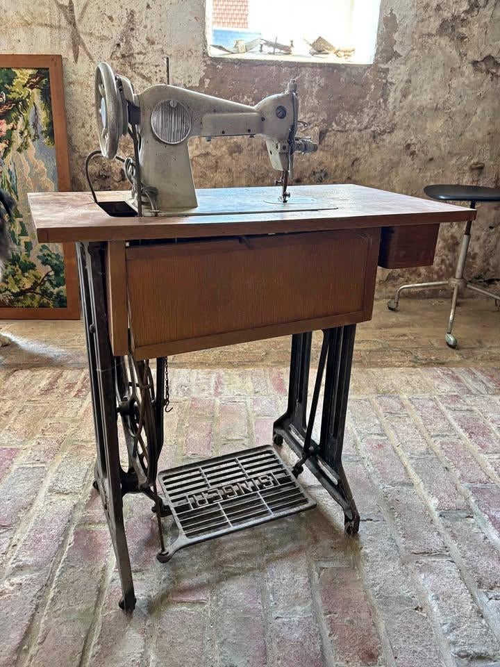 Machine à coudre ancienne SINGER – table fonte, Antiquités & Art, Enlèvement
