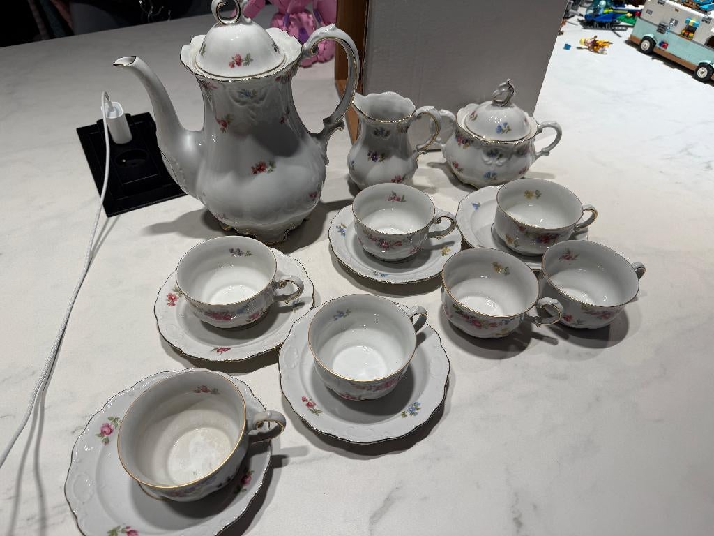 Servies met houden randje, Ophalen, Gebruikt, Kop(pen) en/of Schotel(s)