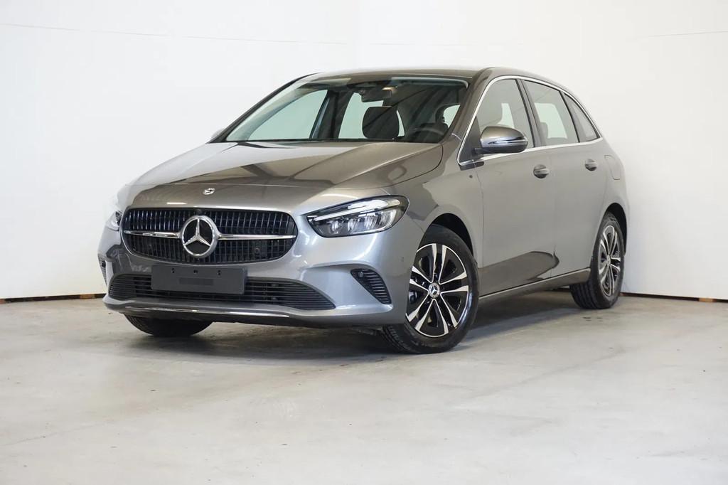 Mercedes-Benz B-CLASS 250 e - Slechts 8200 km (bj 2024), Auto's, Automaat, Gebruikt, Leder en Stof, 18 g/km