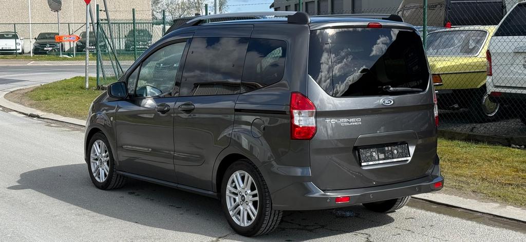 Prachtige ford tourneo courier met zeer weinig kms + garanti, Auto's, Euro 6, Bedrijf, Handgeschakeld, Achteruitrijcamera