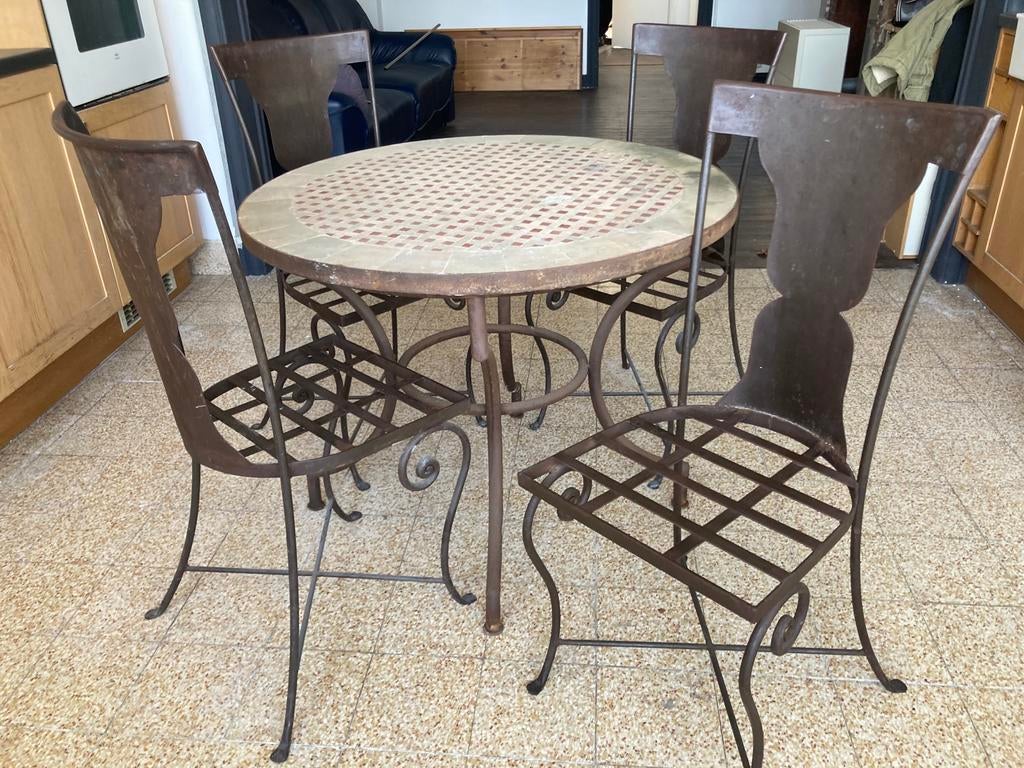 Mozaïek- en smeedijzeren tafel met 4 smeedijzeren stoelen, Huis en Inrichting, Tafels | Eettafels, Ophalen, Gebruikt, 50 tot 100 cm