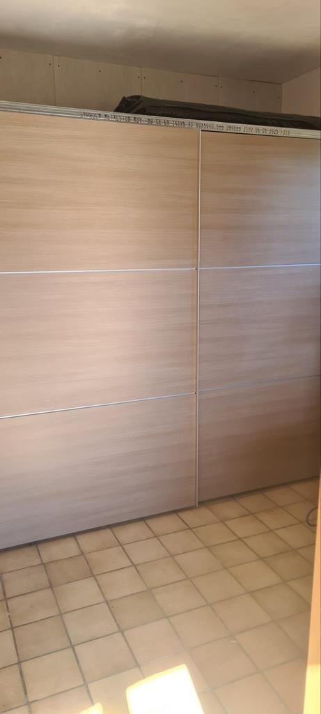 Grote kleerkast, Ophalen