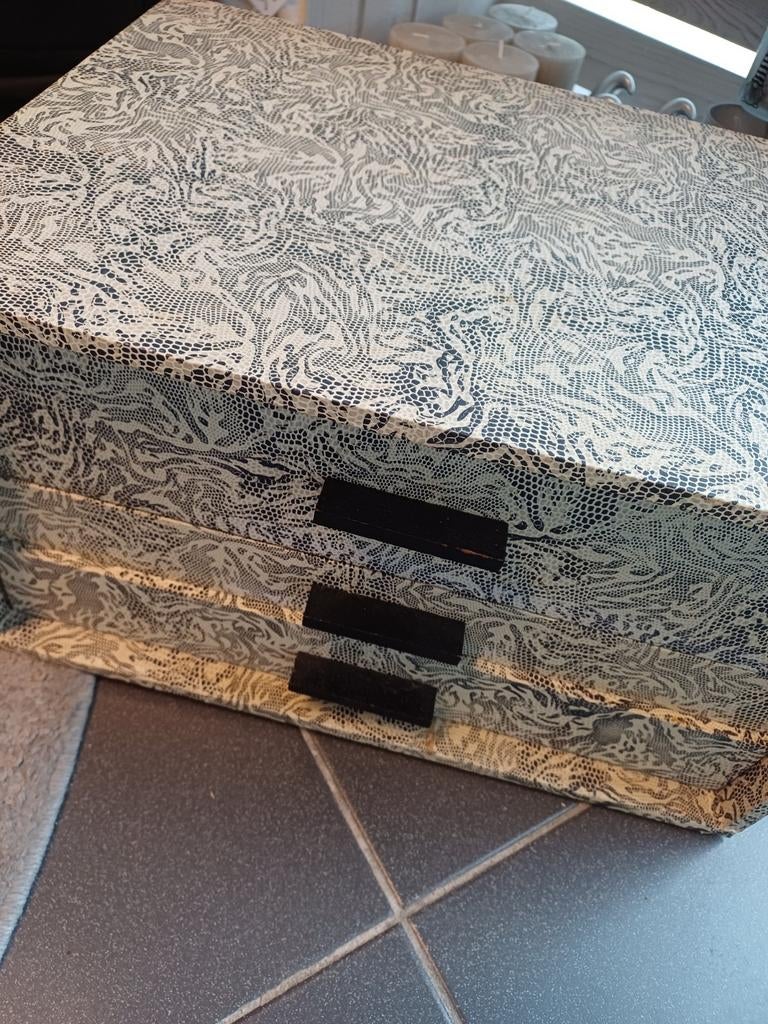 Bestekkoffer, Enlèvement