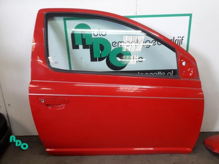 Portière 2portes droite d'un Toyota Yaris (Yaris 1 02-) (3P, Autos : Pièces & Accessoires, -, 3 mois de garantie, Toyota, Utilisé