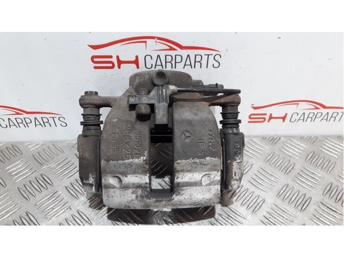 Remklauw (Tang) rechts-voor van een Mercedes B-Klasse, Gebruikt, -, Ophalen of Verzenden, -