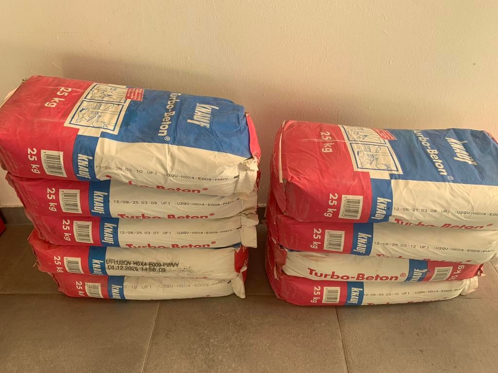 Turbo beton 9 zakken voor 10€, Bricolage & Construction, Enlèvement, Comme neuf