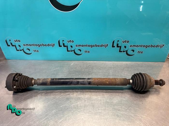 Arbre de transmission avant droit d'un Volkswagen Golf (Golf, Autos : Pièces & Accessoires, Freins & Transmission, Volkswagen