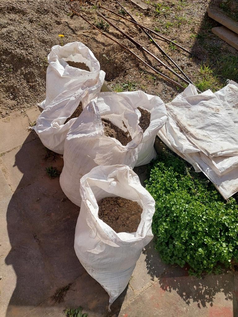 Gratis zakken grind met aarde, Jardin & Terrasse, Sable, Enlèvement