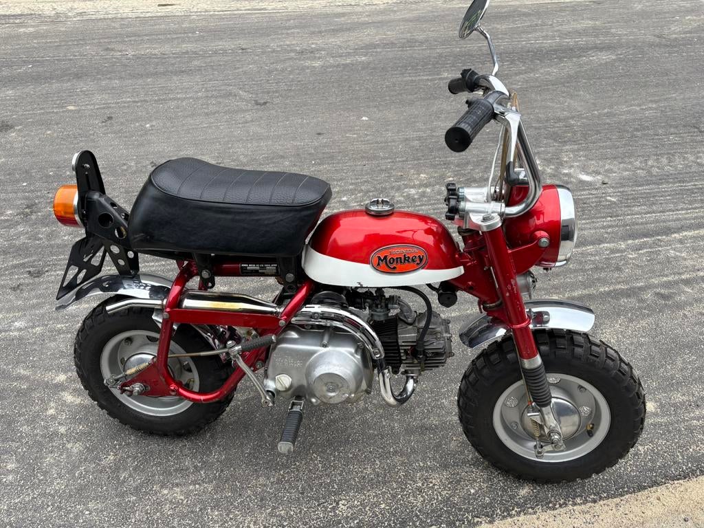 Honda monkey z50a rood, Fietsen en Brommers, Brommers | Honda, Zo goed als nieuw, Ophalen