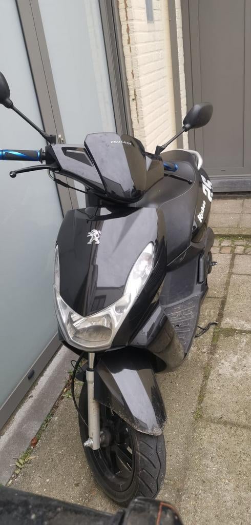 Scooter A klasse peugeot kisbee
3000km zonder rijbewijs
50c, Fietsen en Brommers, Ophalen
