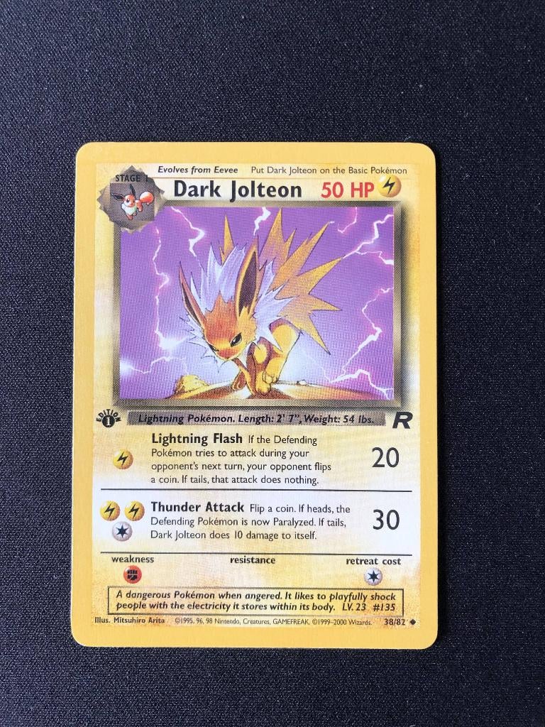 Fusée par équipe non holo Dark Jolteon 1ère édition, Hobby & Loisirs créatifs, Enlèvement ou Envoi, Comme neuf, Cartes en vrac