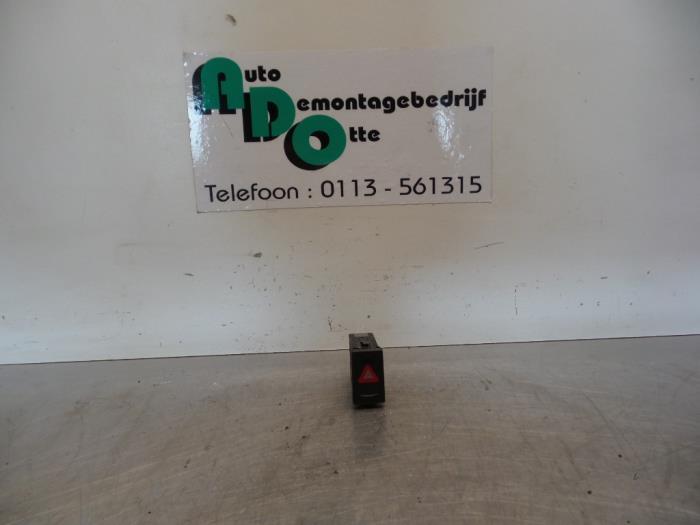 Commutateur éclairage d'urgence d'un Volkswagen Passat (Pas, Volkswagen, -, 3 mois de garantie, Utilisé