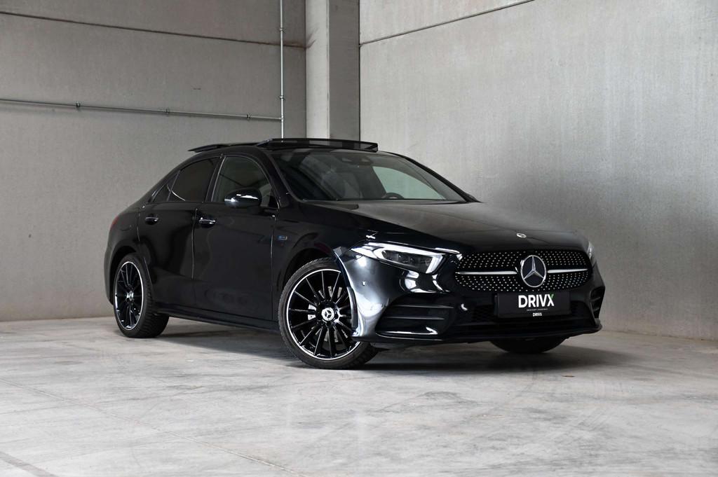 Mercedes-Benz A-Klasse 250 A 250 e l AMG LINE l Open dak l B, Auto's, Gebruikt, 4 cilinders, Zwart, 5 deurs