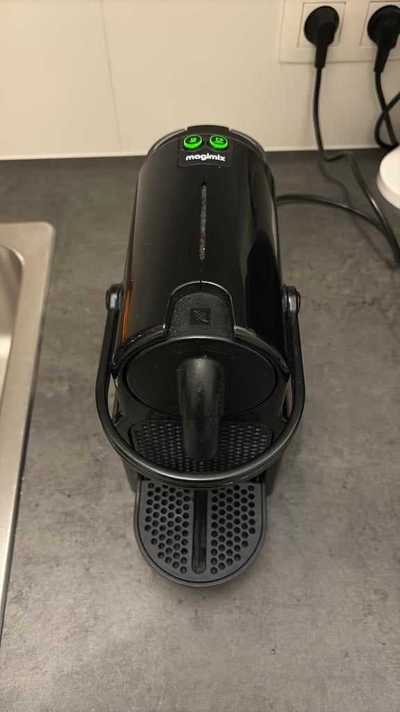 Nespresso Magix, Machine à espresso, Réservoir d'eau amovible, Dosettes et capsules de café, Enlèvement