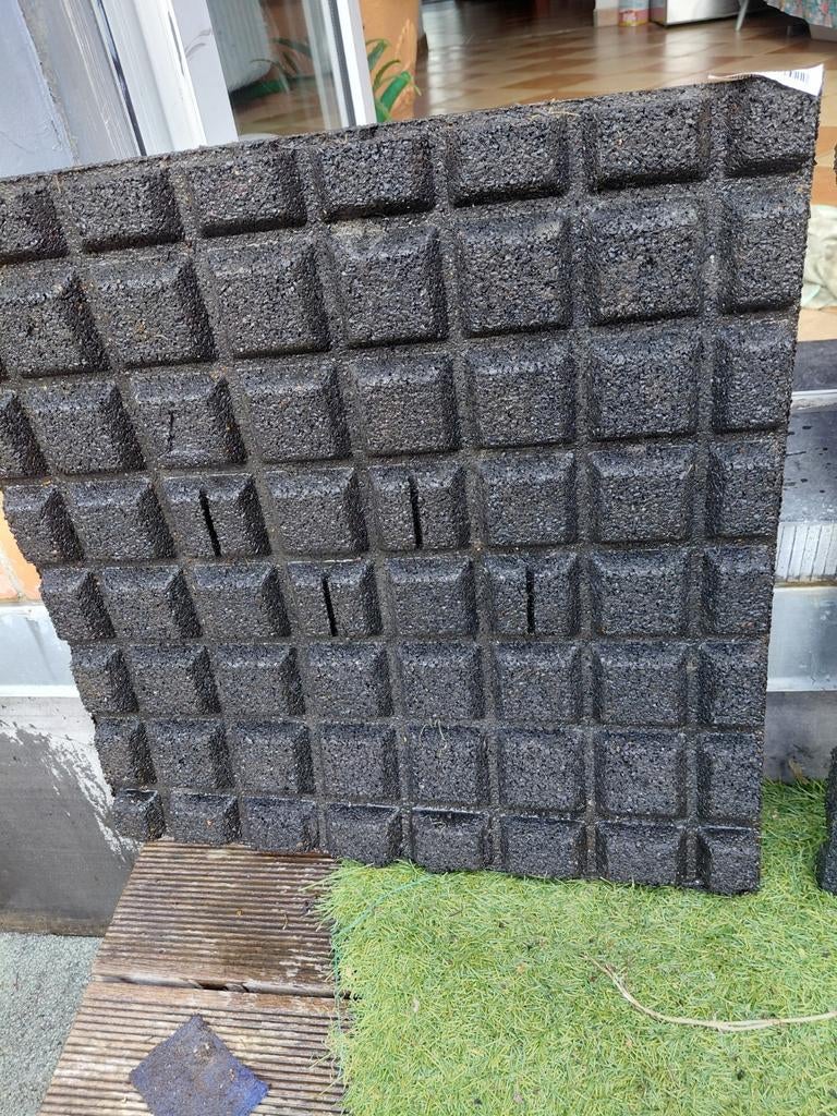 Table  terrasse 50 sur 50 elle ya20 piase  faite un prix