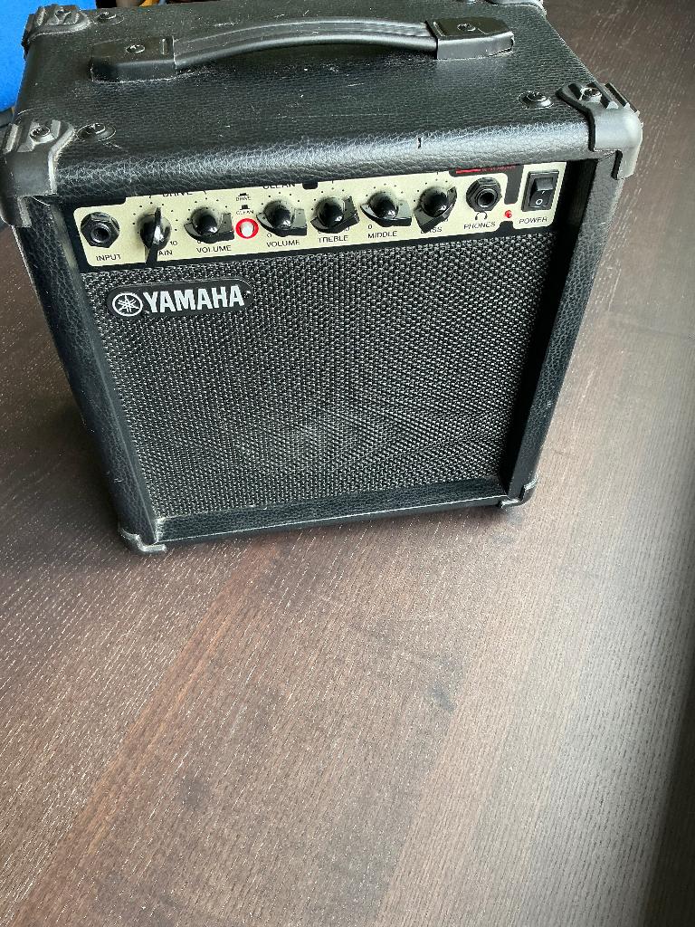 Elektrische gitaar versterker yamaha, Muziek en Instrumenten, Versterkers | Bas en Gitaar, Ophalen, Gebruikt, Gitaar, Minder dan 50 watt