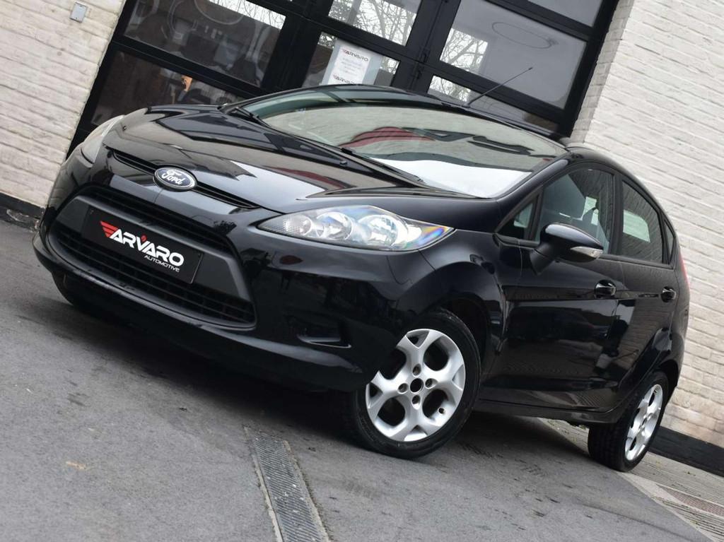 Ford Fiesta 1.25i Titanium / Airco / Alu Velgen / Topstaat /, Auto's, Voorwielaandrijving, Euro 5, Stof, Gebruikt