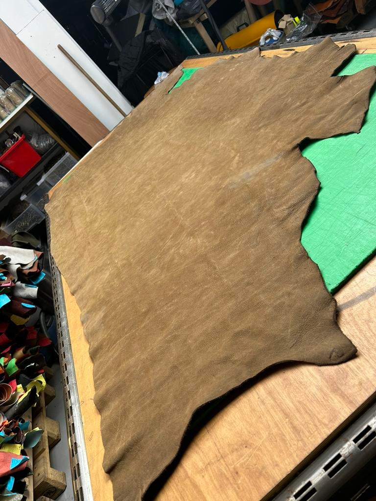 Monstergroen patina-vintage nubuck huid 1.7-2mm soepel A153, Hobby & Loisirs créatifs, Tissus & Chiffons, Comme neuf, Enlèvement ou Envoi